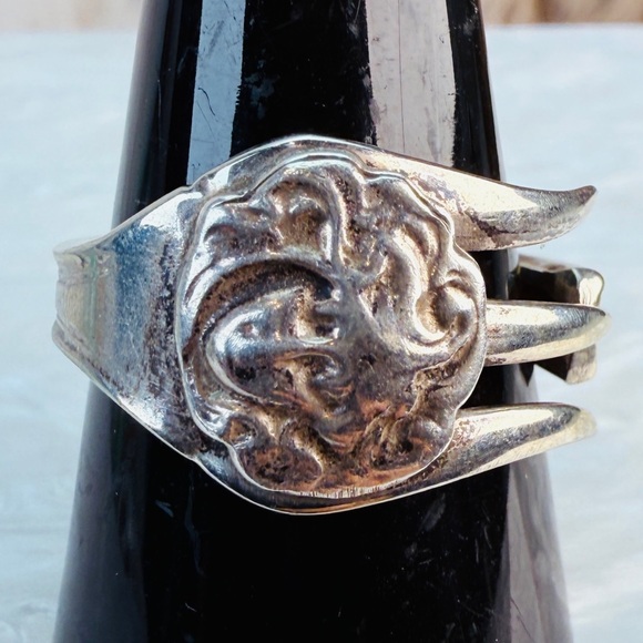 Vintage Medusa Silvertone melted fork size 10 1/4 ring
